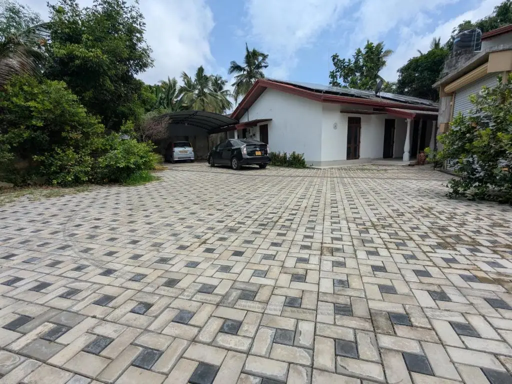 Front view of Prince Cottage private holiday home